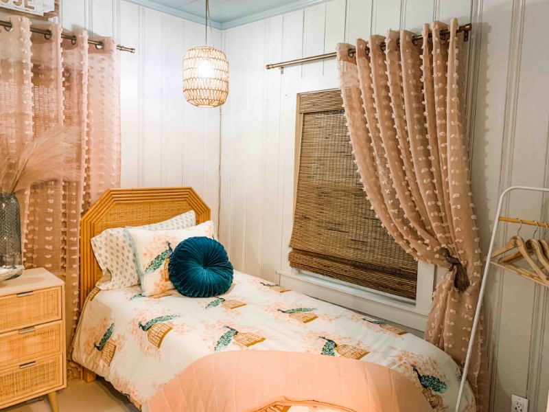 1-Bedroom Cottage, 100 Steps to Beach