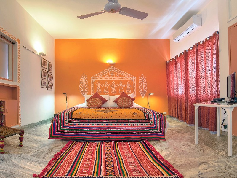 Brightly decorated room at Haveli Hauz Khas