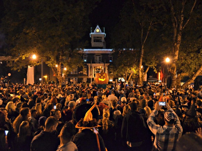 18 Best U.S. Small Towns to Visit for Halloween – Holidays