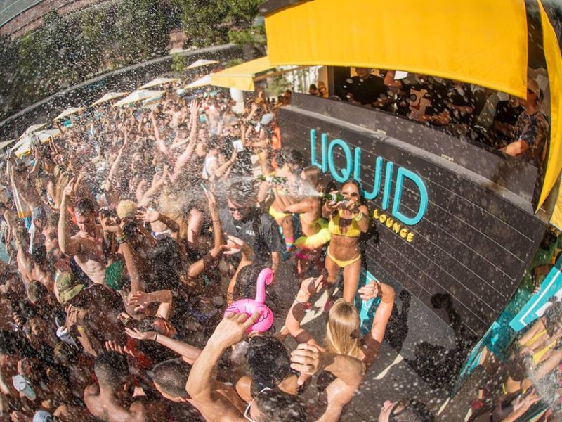 Party at LIQUID Pool Lounge