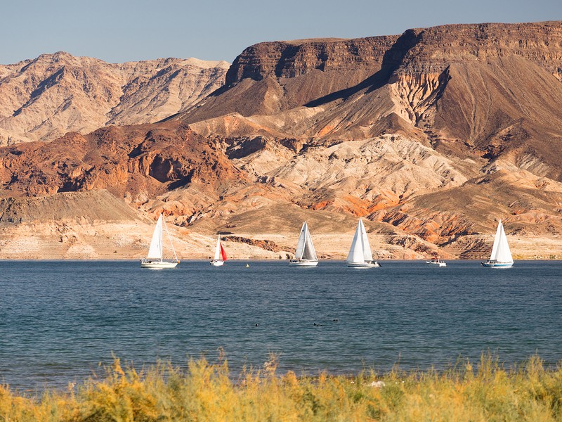 Mountains dominate the background with Sailboats moving along Lake Mead