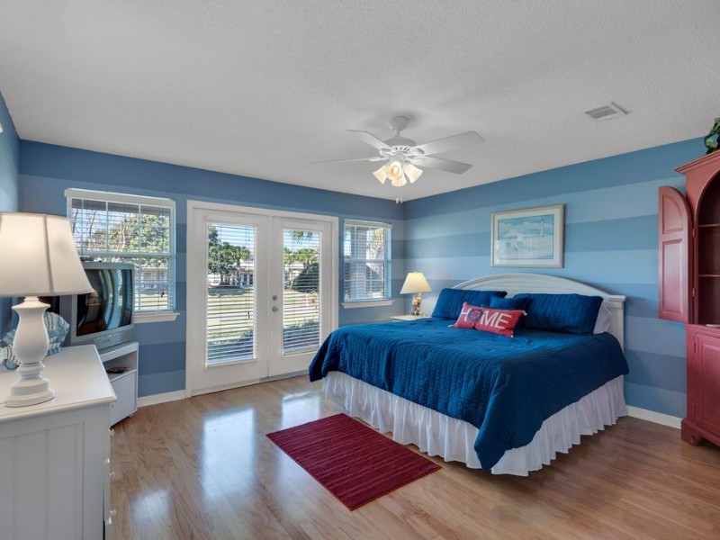 Charming Mainsail Beach Cottage