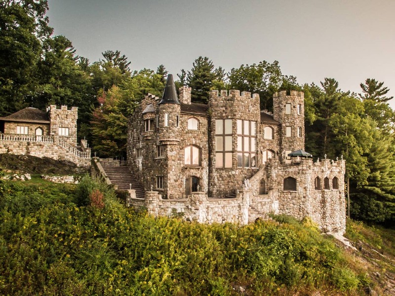 Castle Cottage overlooking Lake George