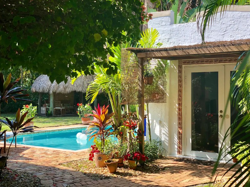 Cozy and Charming Cottage - Biscayne Park