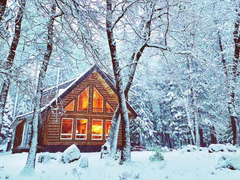 Cozy Log Cabin on 3 Acres near Lassen National Park, Shingletown, California