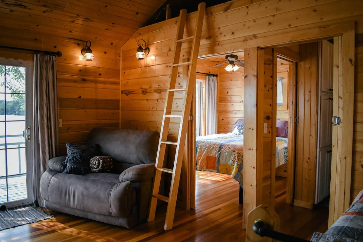 Sunset View Cabin on Lake Cornelia