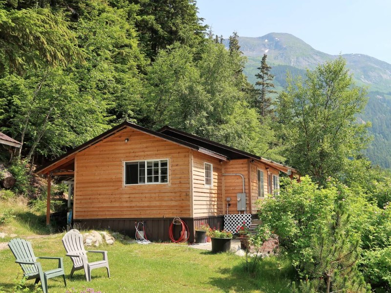 Chilkoot Cottage Bear Viewing & Fishing