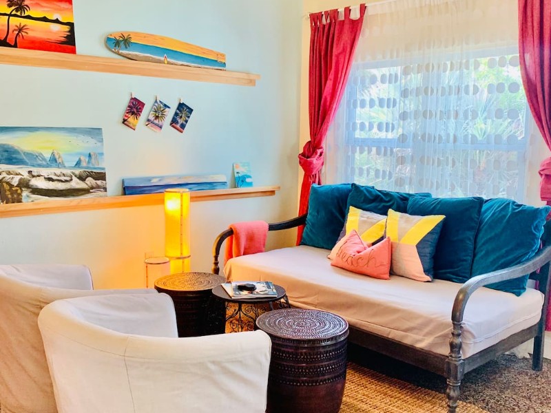 Artsy Beach Cottage, Privacy by the Beach