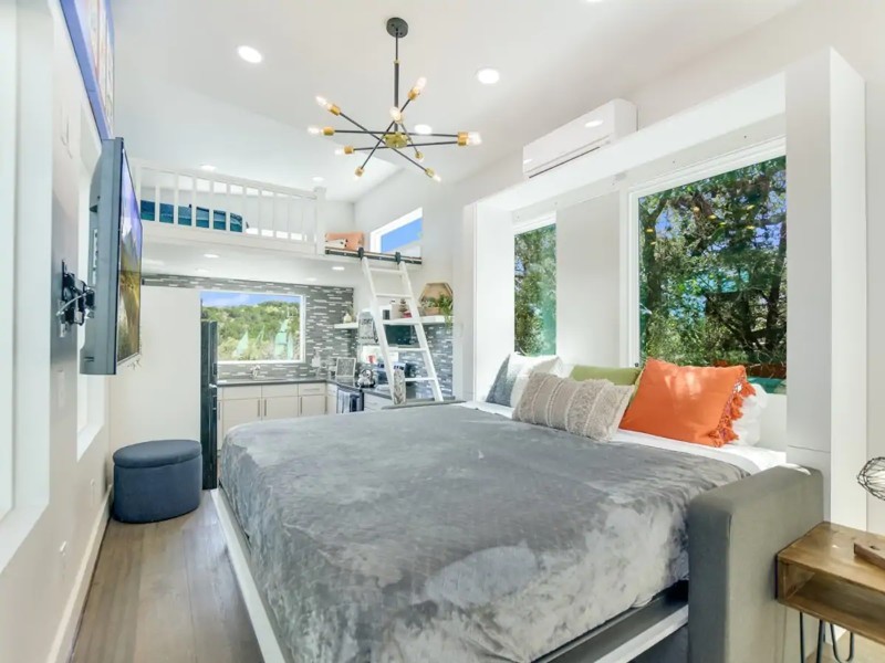 Luxury Lake Travis Hill Country Cottage in Spicewood
