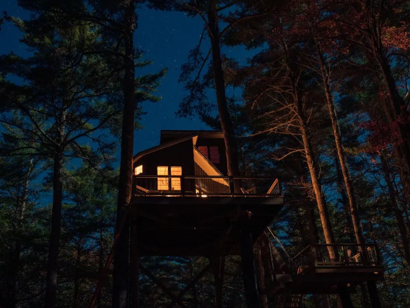 Nighttime at BREEZE, in a tree - The Appleton Retreat