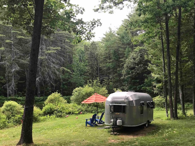 “Good Night Moon Vintage” Airstream Glamping