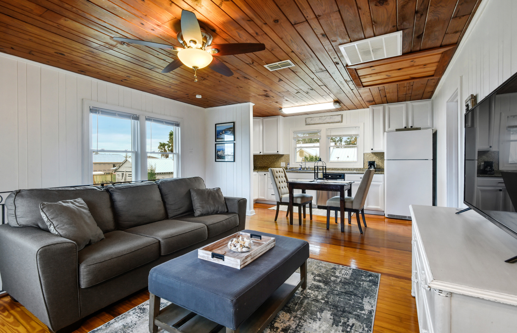Cozy Cottage by the Sea, Near Downtown - Gulfport, Mississippi