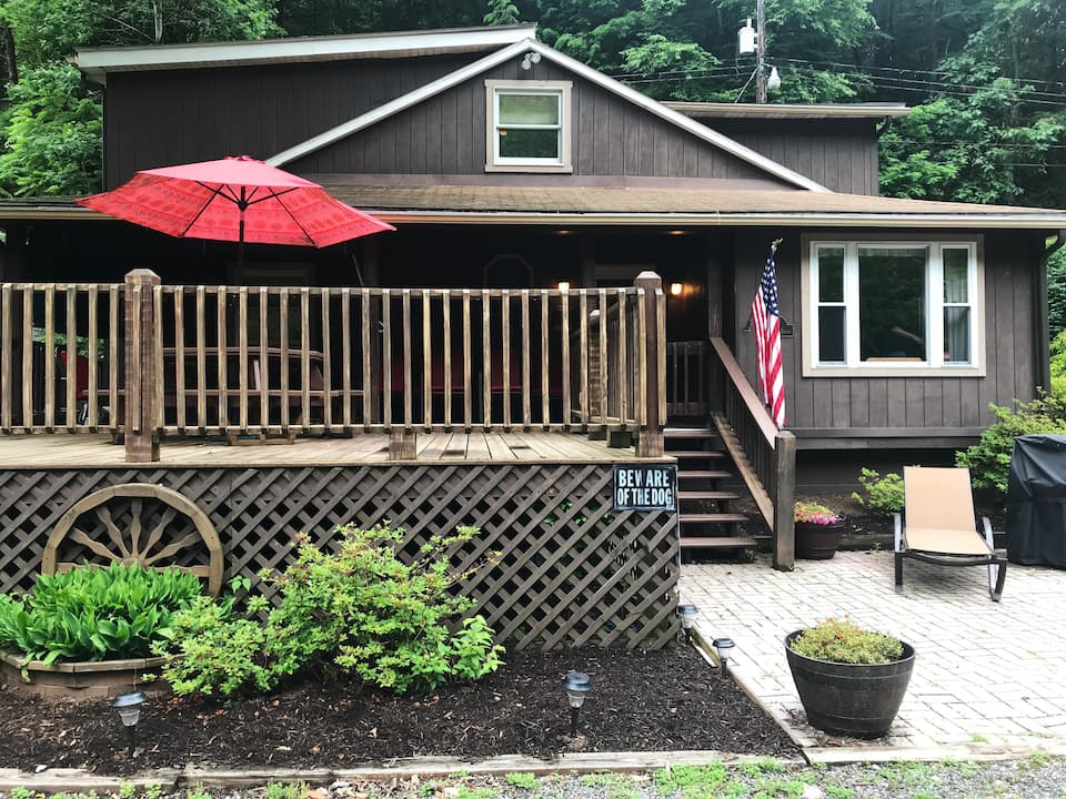 Front of The Riverfront Cottage