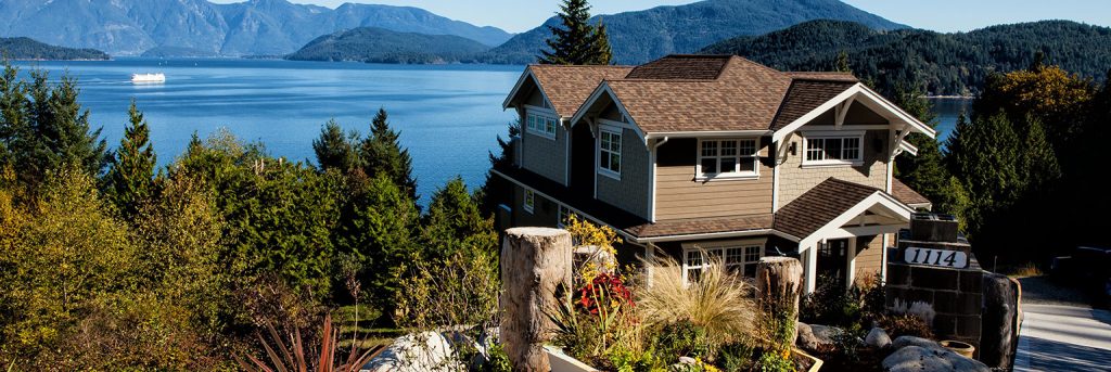 Rental House Overlooking Large Lake