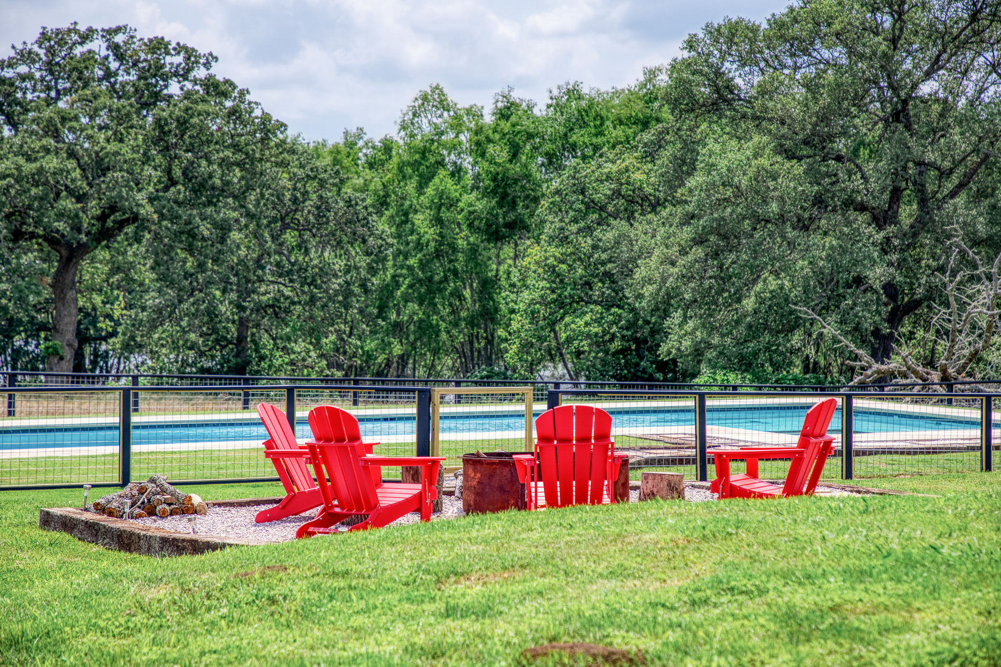 Cardinal Cottage with Pool & Hot Tub - Brenham