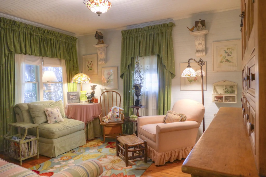 Adorable Historic Cottage, Half Mile From Downtown 