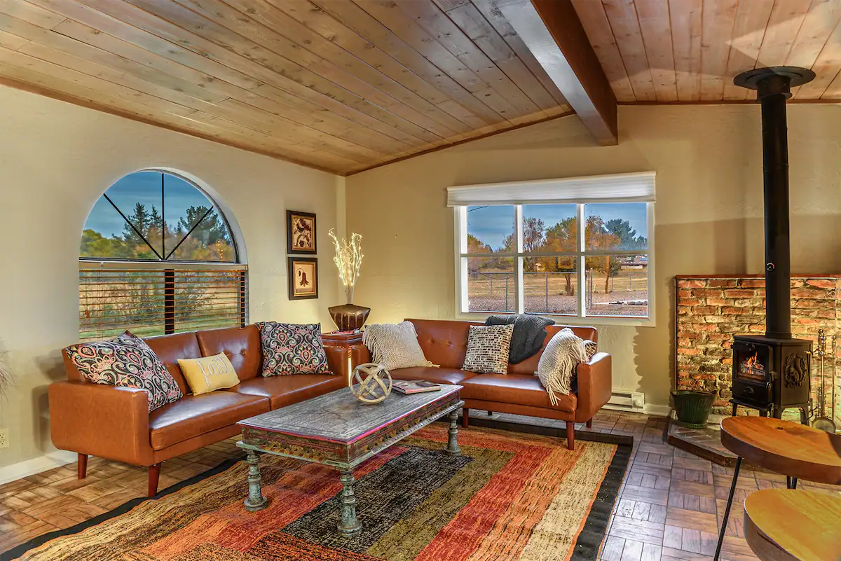 Darling Cottage Near Lake Backing to Open Space