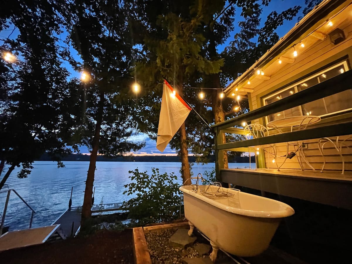 Waterfront Cottage in Sidney, Maine