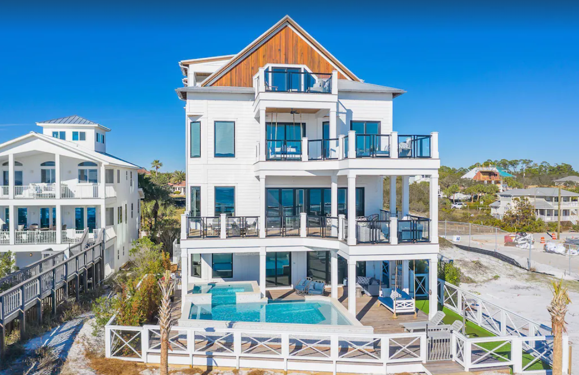 Fresh Look at 13 Large Vacation Rentals That Sleep 30 Or More In