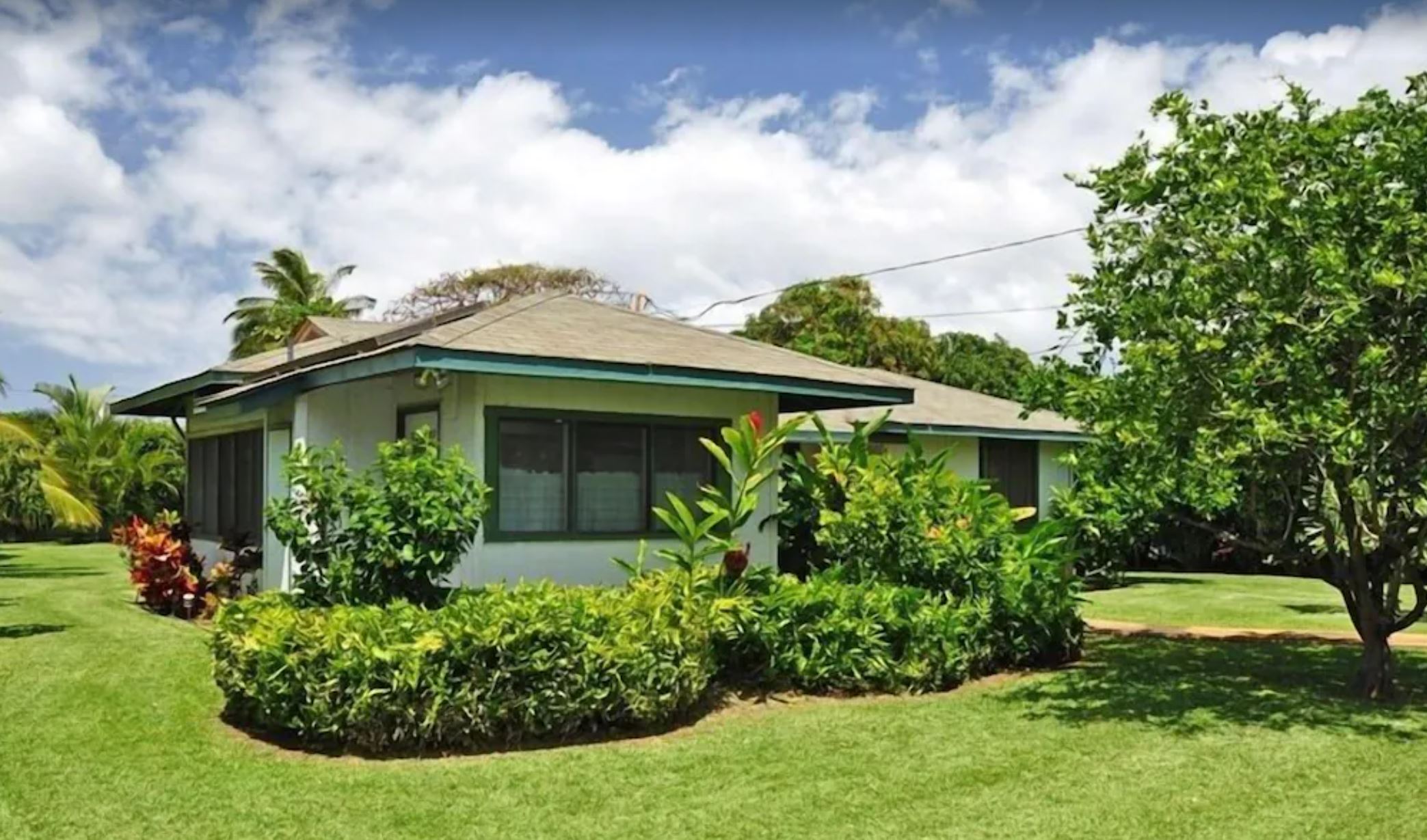 Walk to Ocean...Privacy.. Classic Hawaiian Cottage