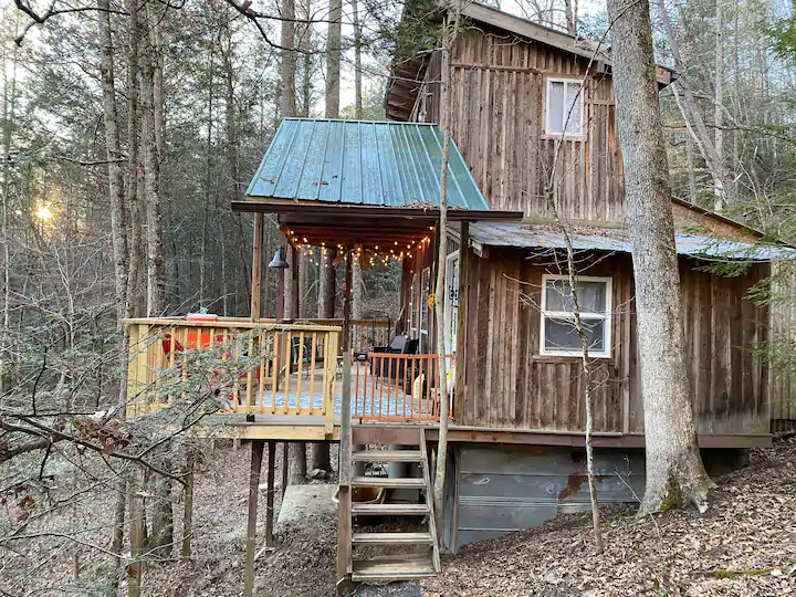 Be close to rafting and hiking in a wooded setting 