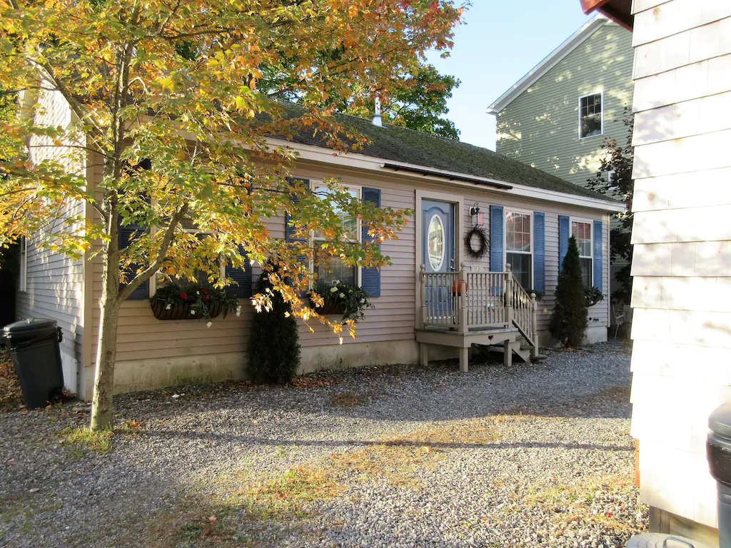 Rocko's Cottage Nestled in the Heart of Downtown