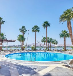 outdoor pool and bar at Steigenberger Resort Achti