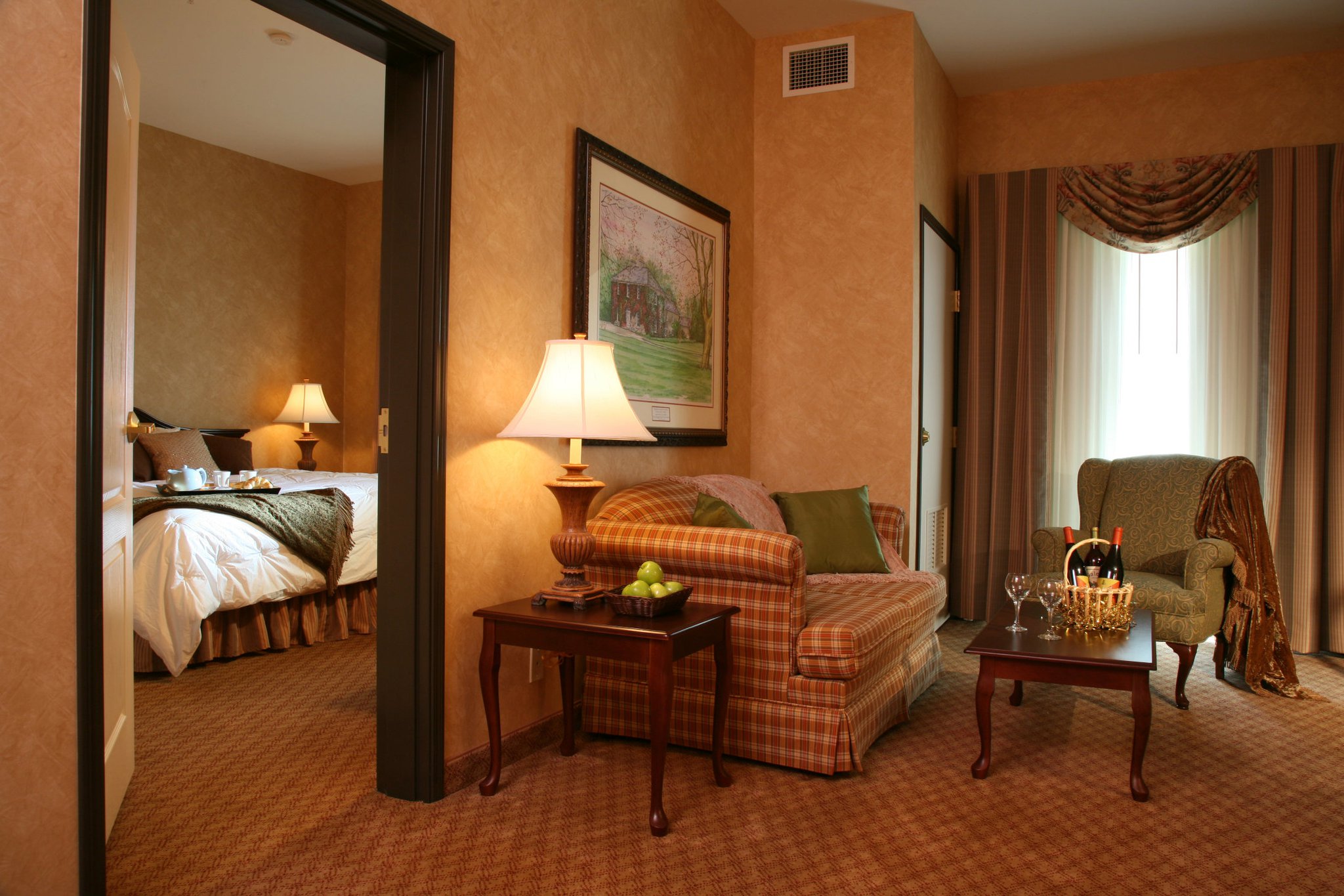 Irish Cottage Inn & Suites