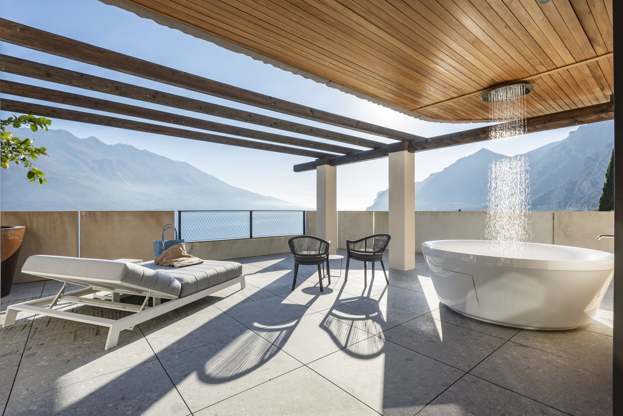 EALA My Lakeside Dream - Adults Friendly